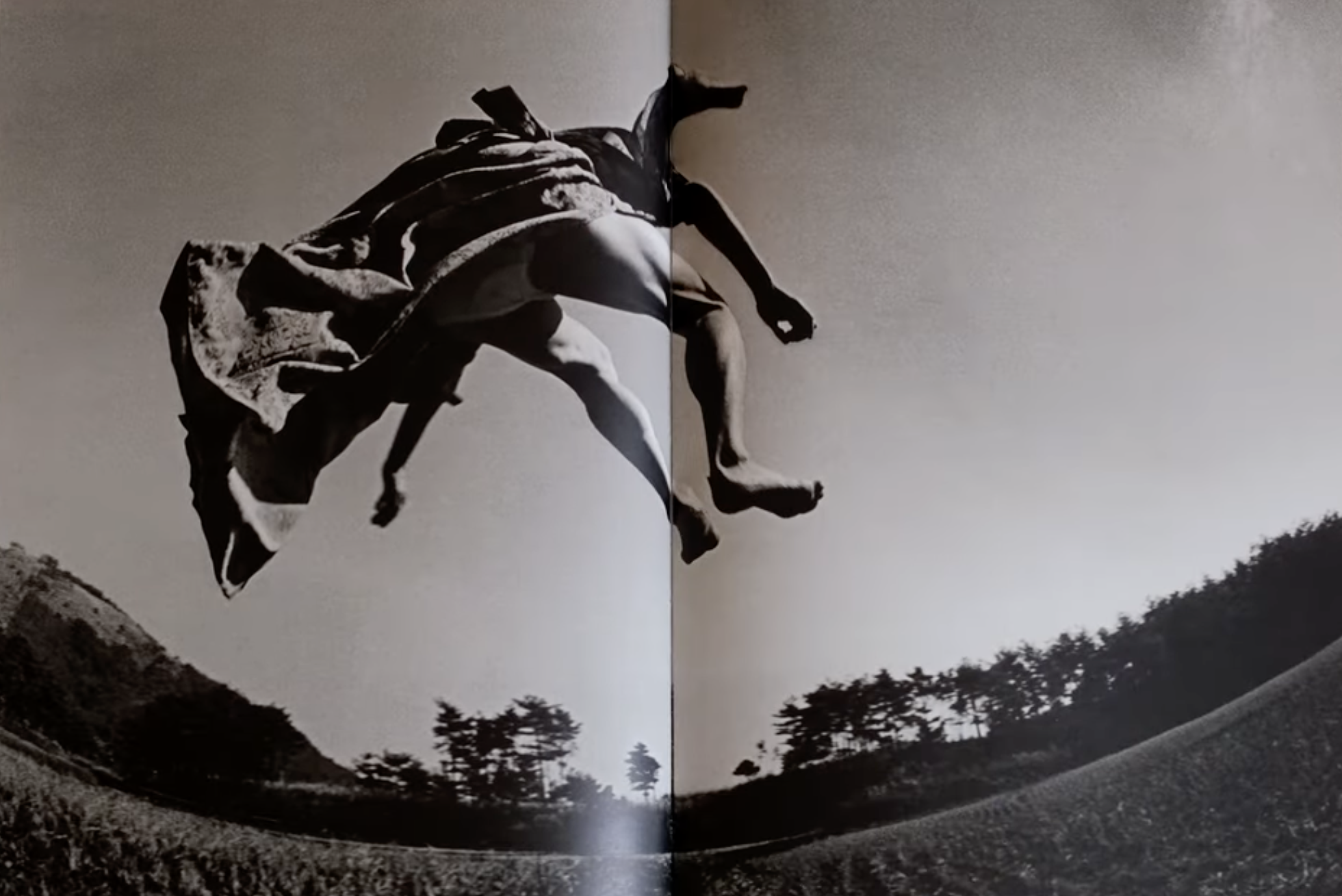 Eikoh Hosoe — 鎌鼬 Kamaitachi: Il rituale che esiste solo sulla carta
